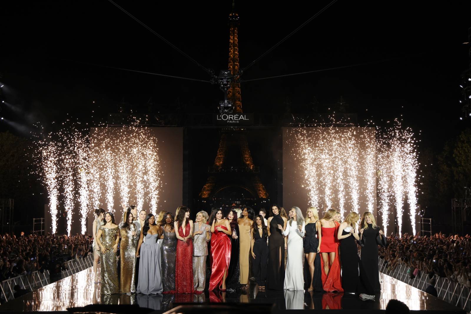 Nadia Comăneci, primul ambasador L’Oréal Paris din România pe podiumul Le Défilé de la Paris 2 LOreal Paris Le Defile 2026