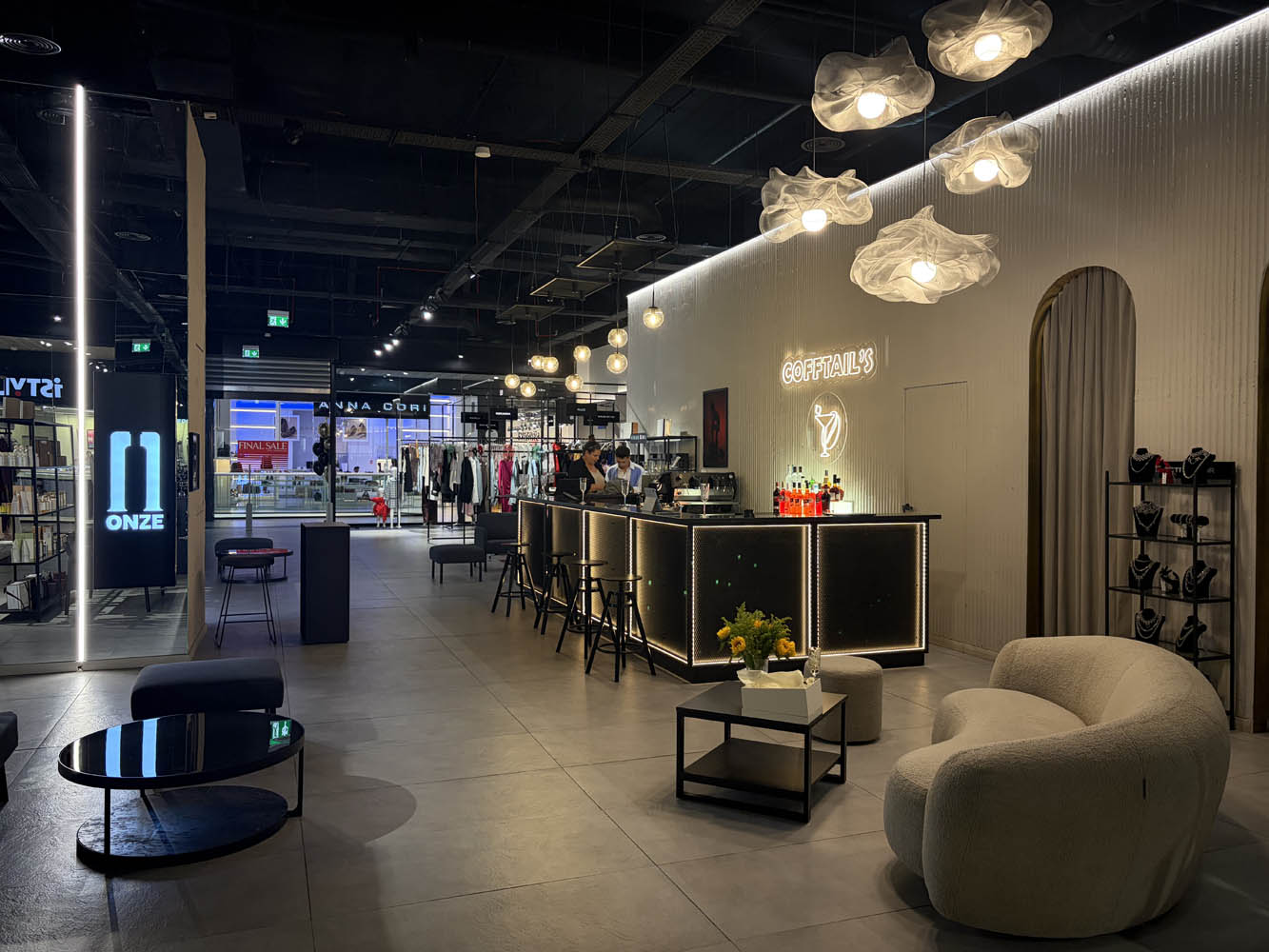 Promenada Mall deschide magazinul ONZE, un nou concept de retail dedicat modei și designului românesc 3 Promenada - ONZE