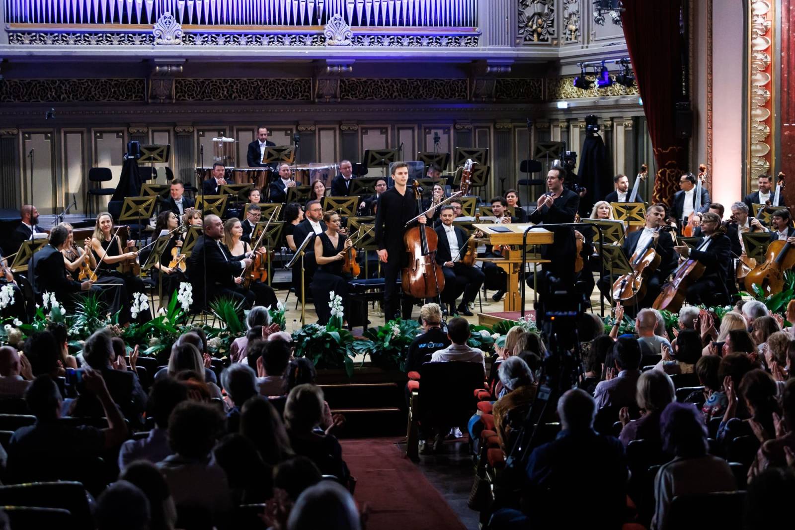 Samuel Niederhauser a câștigat Premiul I al Secțiunii Violoncel a Concursului Internațional George Enescu 2026 3 Samuel Niederhauser in Finala Sectiunii Violoncel alaturi de Orchestra Nationala Radio si dirijorul Case Case Scaglione. foto Petrica Tanase