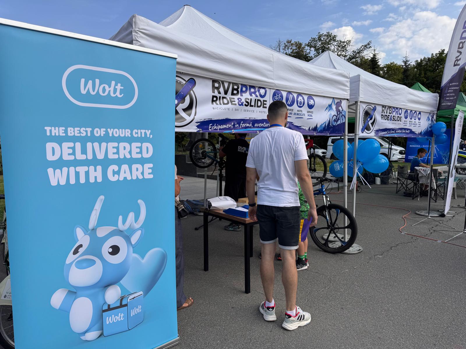 Wolt și HaiCuBicla au oferit verificări gratuite pentru biciclete în cadrul Săptămânii Europene a mobilității 2 Wolt livrator 4