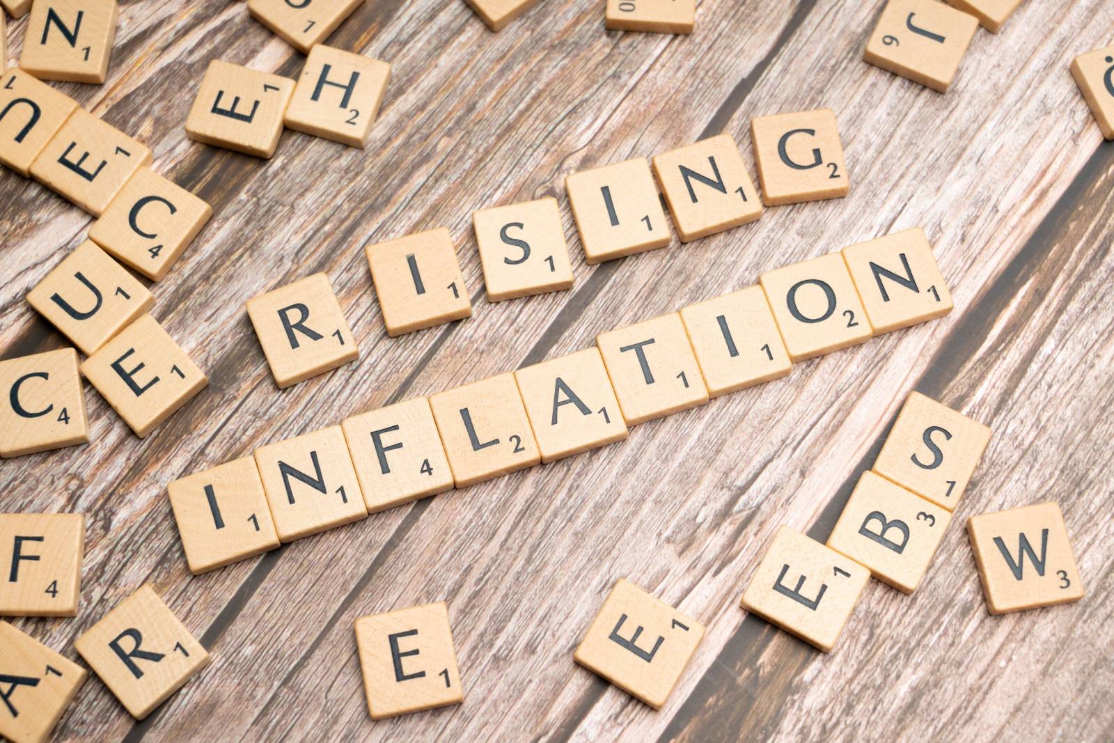 Ce este stagflația. De ce nu a mai crescut economia României de trei trimestre 2 stagflatie inflatie crestere preturi scadere pexels markus winkler 1430818 19867372