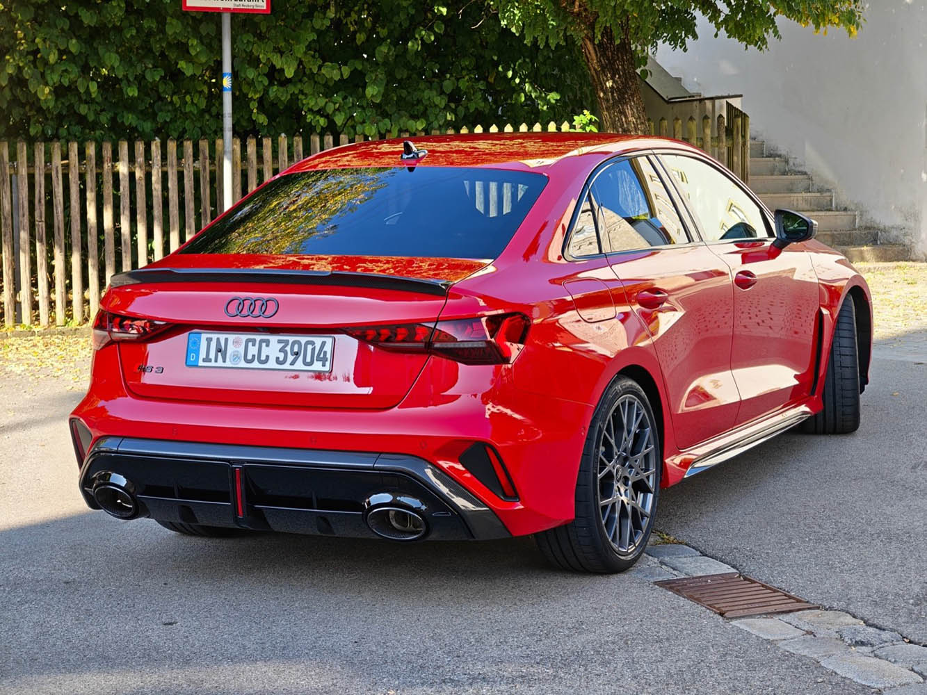 Audi A3: cum transformi un hatchback premium într-o mașină „bună la toate” 7 Audi RS3 back