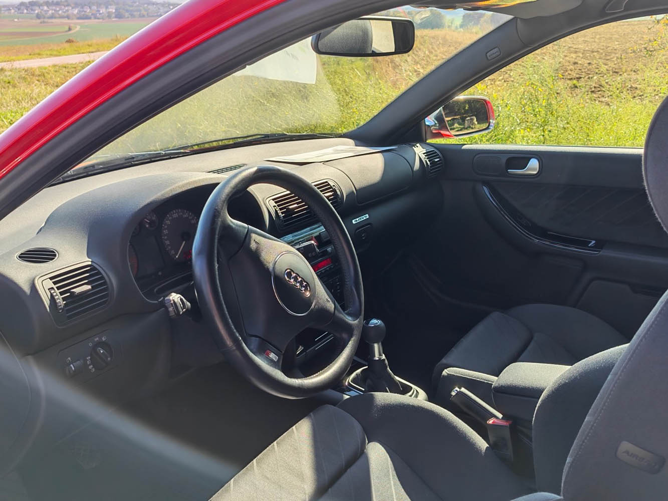 Audi A3: cum transformi un hatchback premium într-o mașină „bună la toate” 2 Audi S3 interior