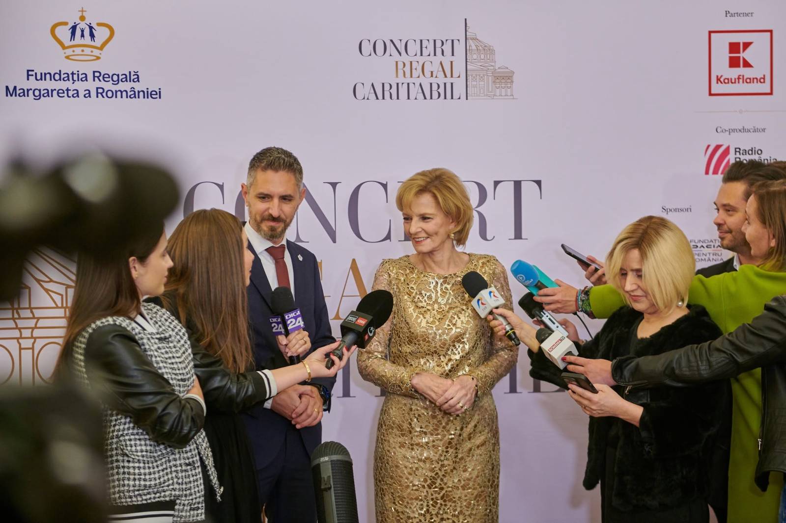Concertul Regal Caritabil a atras 270.000 de euro din sponsorizări și donații pentru susținerea tinerilor artiști 10 Concertul Regal Caritabil a atras 270.000 de euro din sponsorizari si donatii pentru sustinerea tinerilor artisti 1