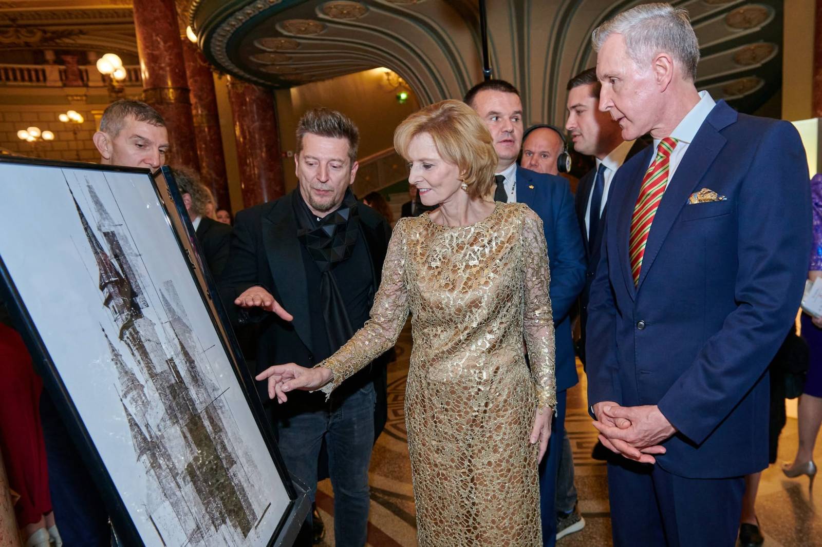 Concertul Regal Caritabil a atras 270.000 de euro din sponsorizări și donații pentru susținerea tinerilor artiști 4 Concertul Regal Caritabil a atras 270.000 de euro din sponsorizari si donatii pentru sustinerea tinerilor artisti 6