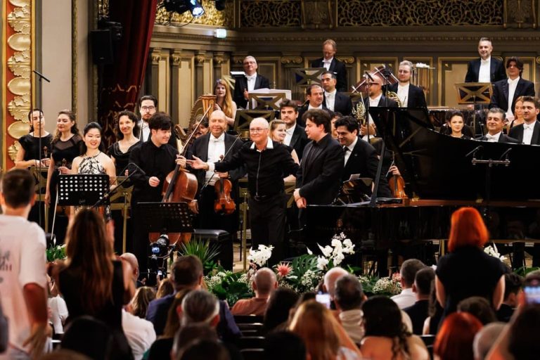 Concertul de deschiderea al Concursului Enescu 2026. Compozitorul Dan Dediu alaturi de Mayumi Kanagawa Yo Kitamura si Roman Lopatinski castigatorii editiei 2024 a Conciursului. foto Cristina Tanase