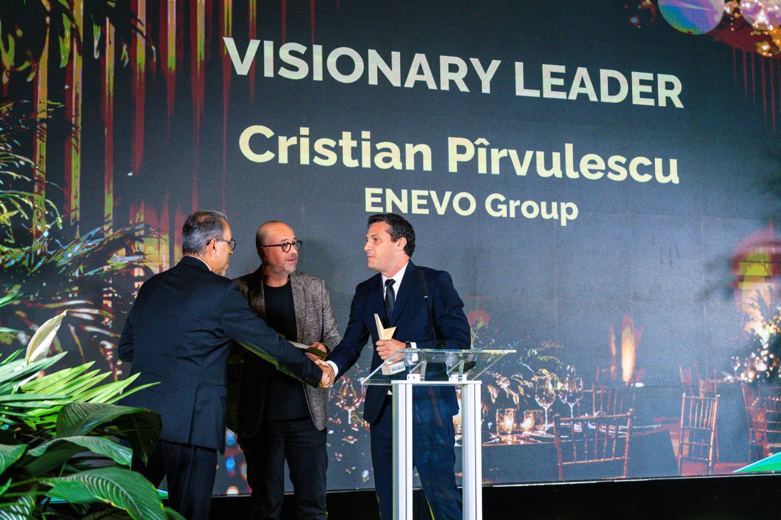 Cristian Pîrvulescu, cofondator și CEO ENEVO Group, premiat cu Visionary Leader Award la Gala Biz 27 10 DSC0584