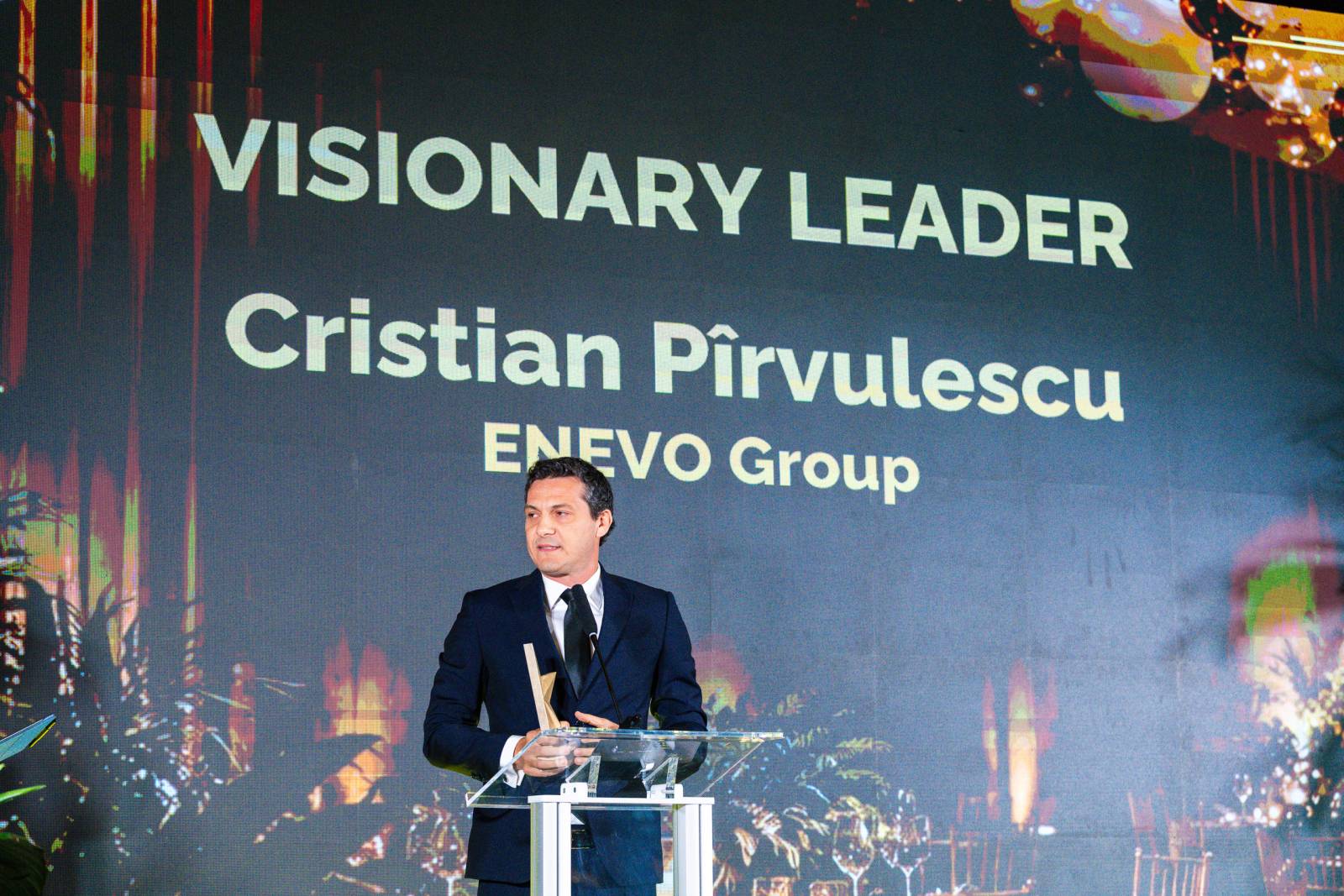 Cristian Pîrvulescu, cofondator și CEO ENEVO Group, premiat cu Visionary Leader Award la Gala Biz 27 11 DSC0588