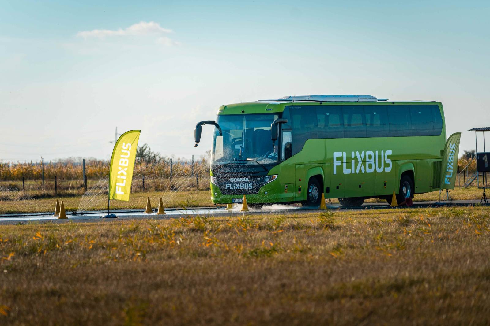 Șoferii de autocar participă la cursuri de conducere defensivă pentru a fi pregătiți în trafic 2 FlixBus Drivers Academy 6