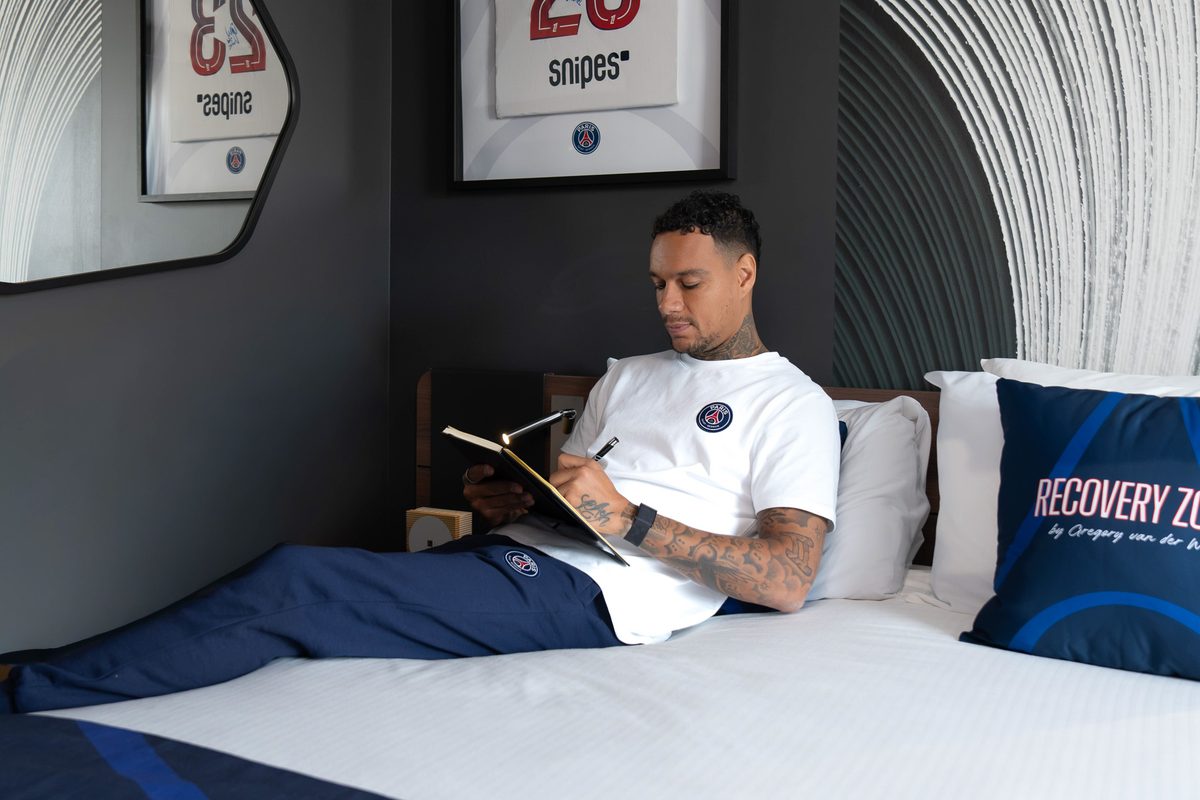 Check-in pentru longevitate: The Long Game, programul Novotel construit cu Paris Saint-Germain și cinci foști jucători ai clubului 9 Gregory van der Wiel x The Long Game2