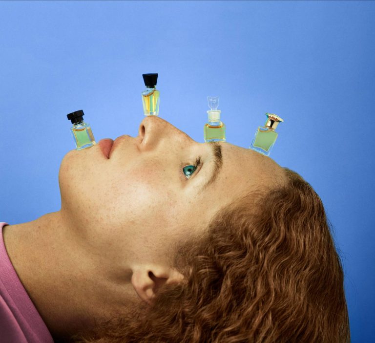 M 260805 AP NOTINO S6 BOTTLES ON FACE 0071 R4