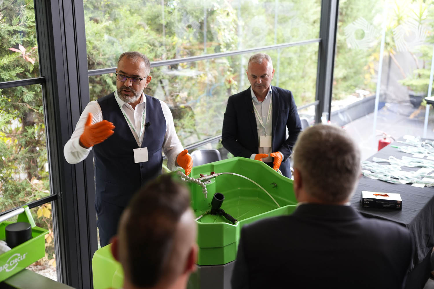 MAKING GREEN WORK #3: care sunt soluțiile eficiente pentru curățarea industrială ecosustenabilă 3 MAKING GREEN WORK