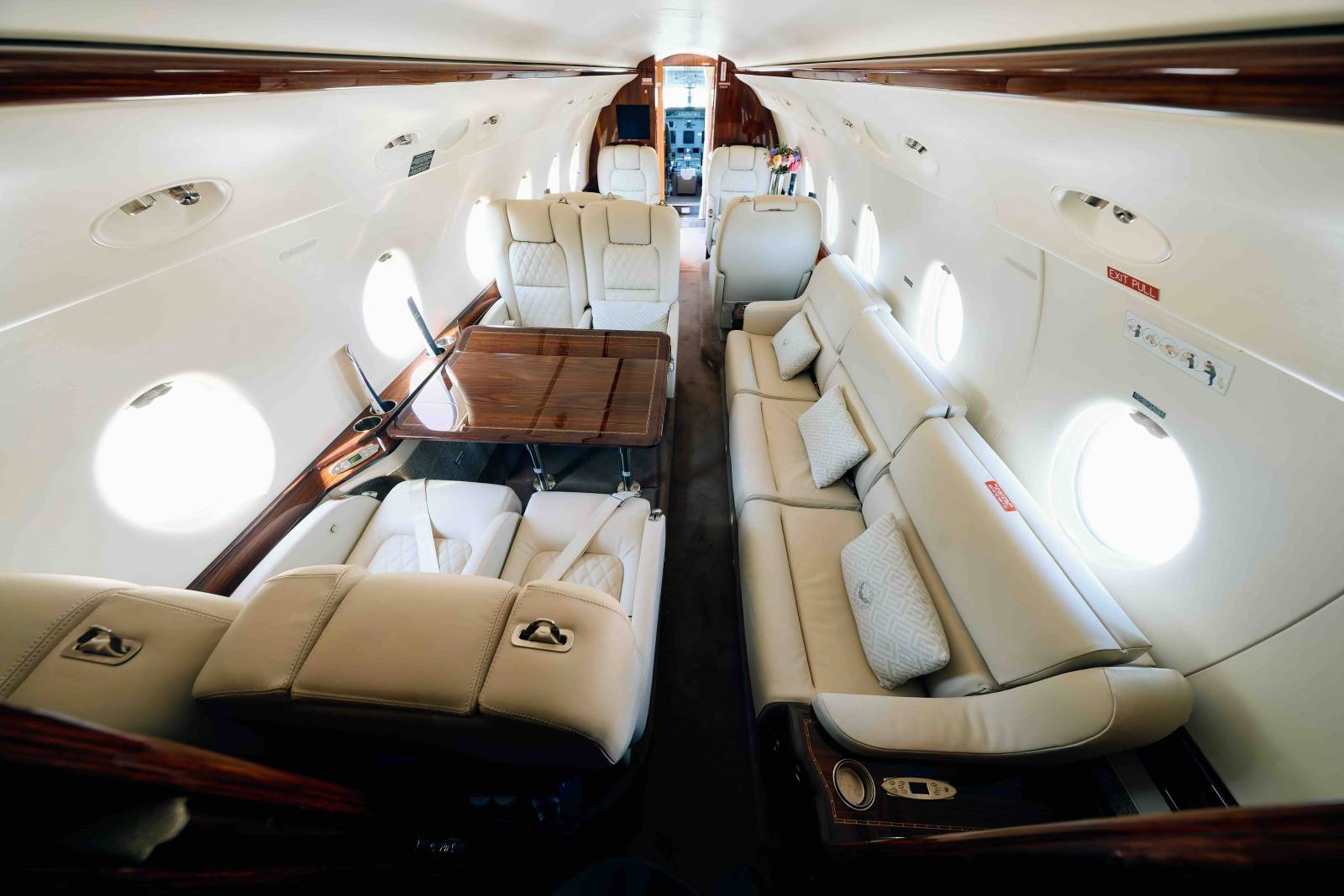 O companie românească care oferă zboruri cu avioane business se extinde în Europa 1 MyJet 04
