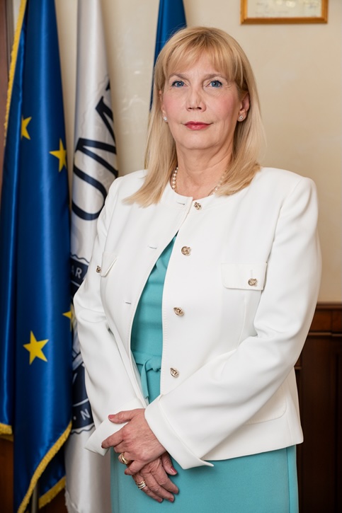 Se formează o nouă generație de specialiști în neurotehnologie. UMF „Iuliu Hațieganu” din Cluj-Napoca dezvoltă un program de master alături de alte șase universități din Europa 1 Prof. Dr. Anca Dana Buzoianu rectorul UMF „Iuliu Hatieganu din Cluj Napoca