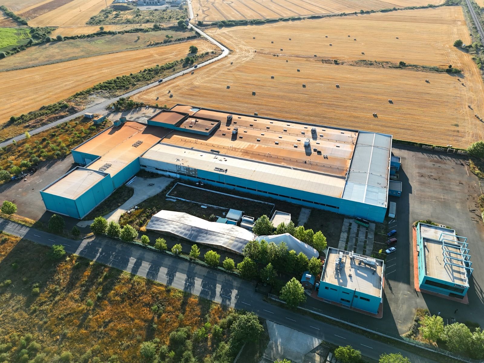 Fosta fabrică de confecții metalice P.A.B. România s-a vândut pe azitis.com cu 4,5 mil. euro 1 exterior fabrica