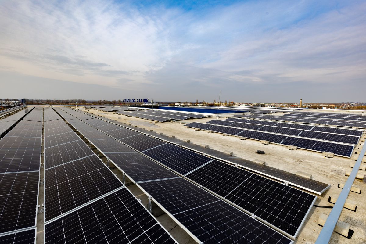 Chinezii de la Hexing deschid la Timișoara un service regional pentru Europa 1 fotovoltaice Livoltek